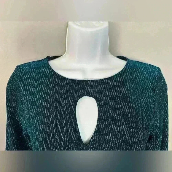 Lily White Keyhole Channel Front Top (478) - Picture 10 of 14